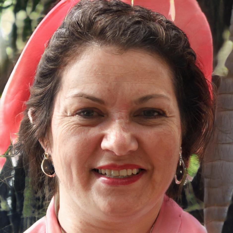 Dr. Sarah Mitchell, Investment Strategy Expert
